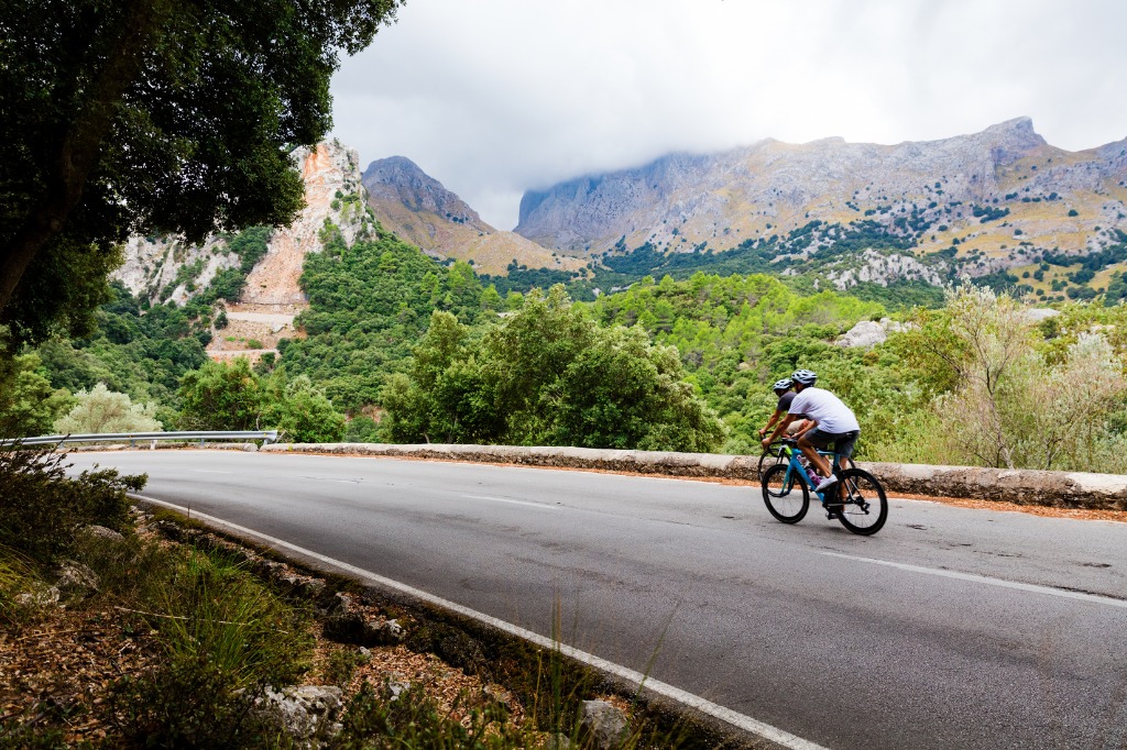 Radfahrer auf dem Gipfel des Puig Major in Mallorca