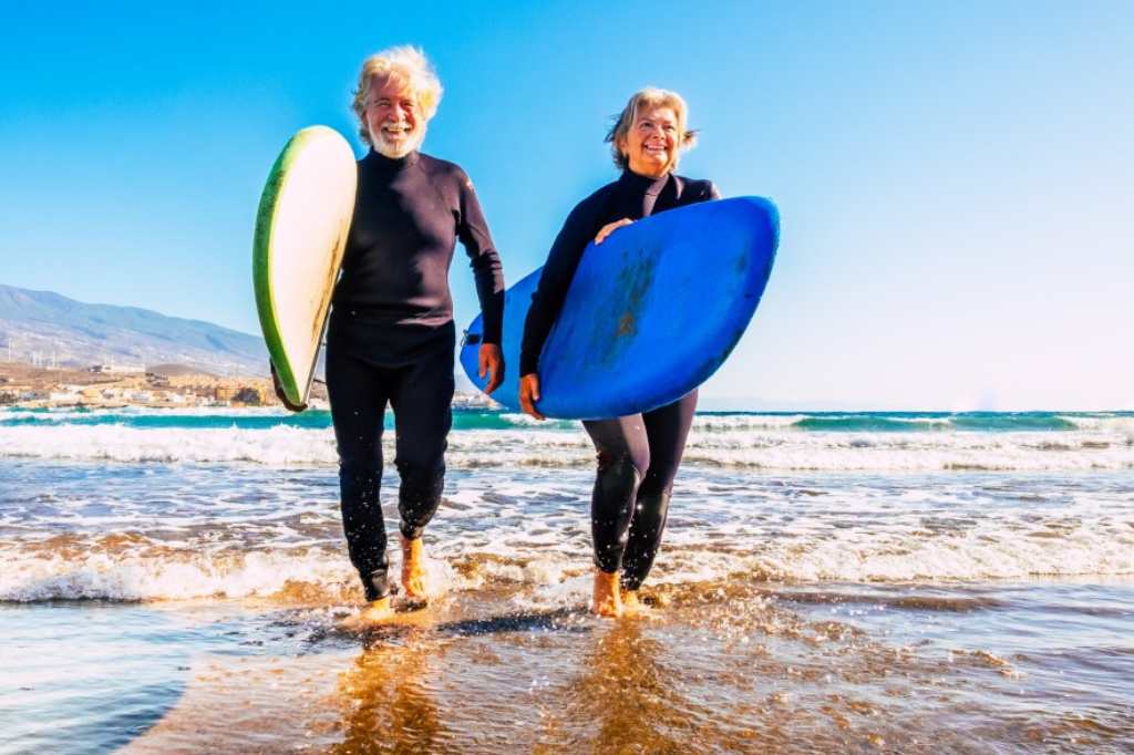 Rentner surfen auf Mallorca