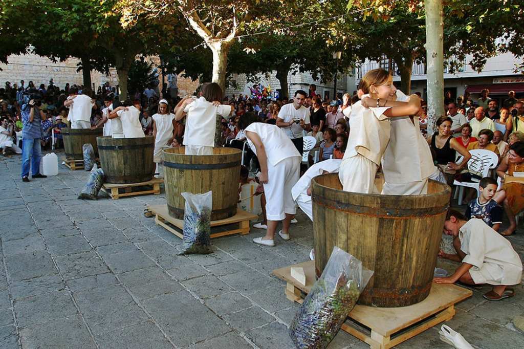Der Concurs de Trepitjar Raïm (Wettbewerb im Traubenstampfen) verbindet auf einzigartige Weise Spaß und Tradition