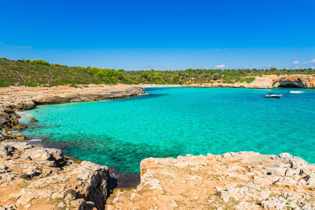 Bucht Cala Varques Strand an der wunderschönen Küste auf der Insel Mallorca