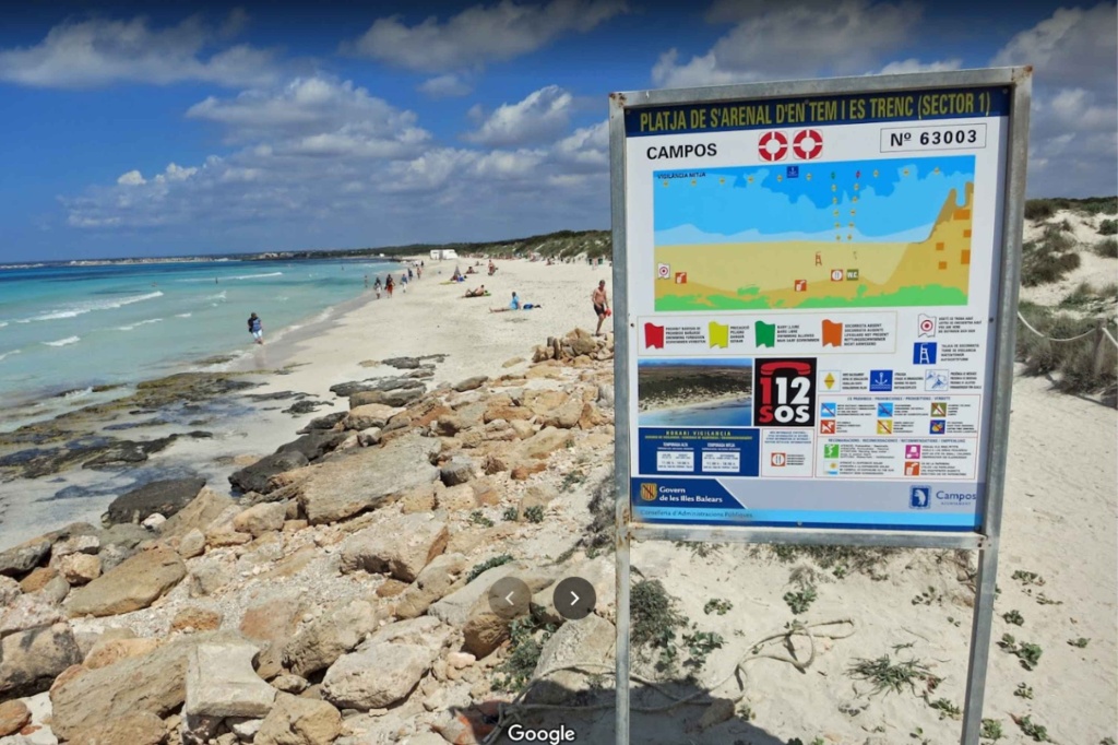 Informationstafel am Strand Playa de Es Trenc