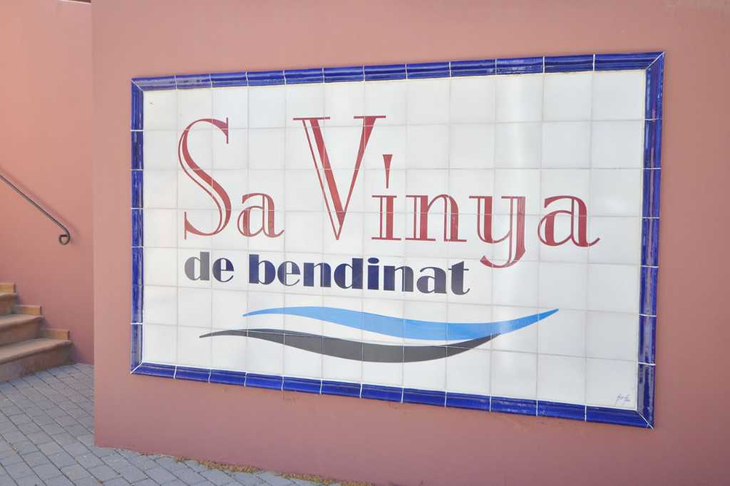 Schild am Eingang zu Sa Vinya in Bendinat