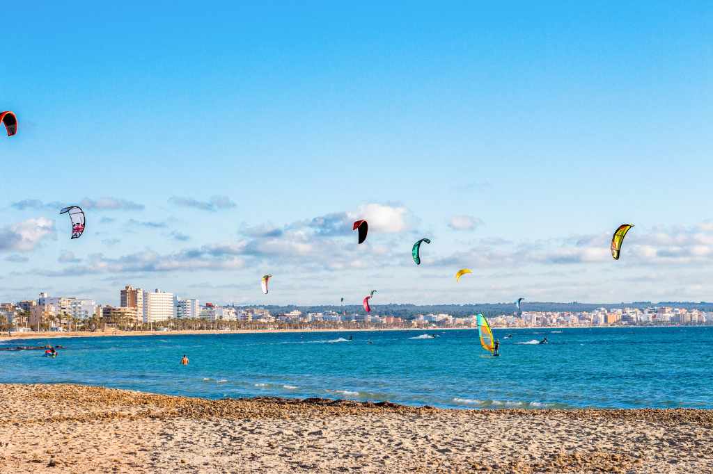 Kitesurfer in Can Pastilla, Mallorca