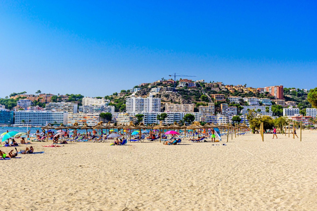 Der Strand von Santa Ponsa ist einer der bekanntesten Strände im Südwesten Mallorcas