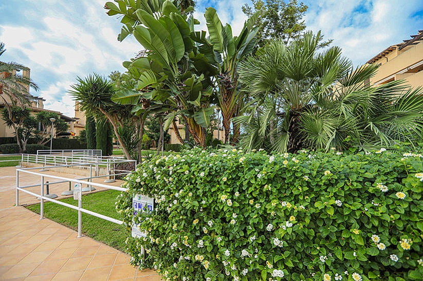 Schöne Wohnung mit Garten in einer schönen Residenz in Puig de Ros