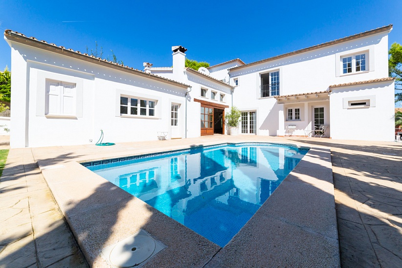 Luxus-Designer-Villa mit Pool und Gästehaus in Palmanova