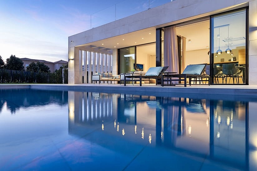 Außergewöhnliche neue Villa mit Meerblick in Puig de Ros