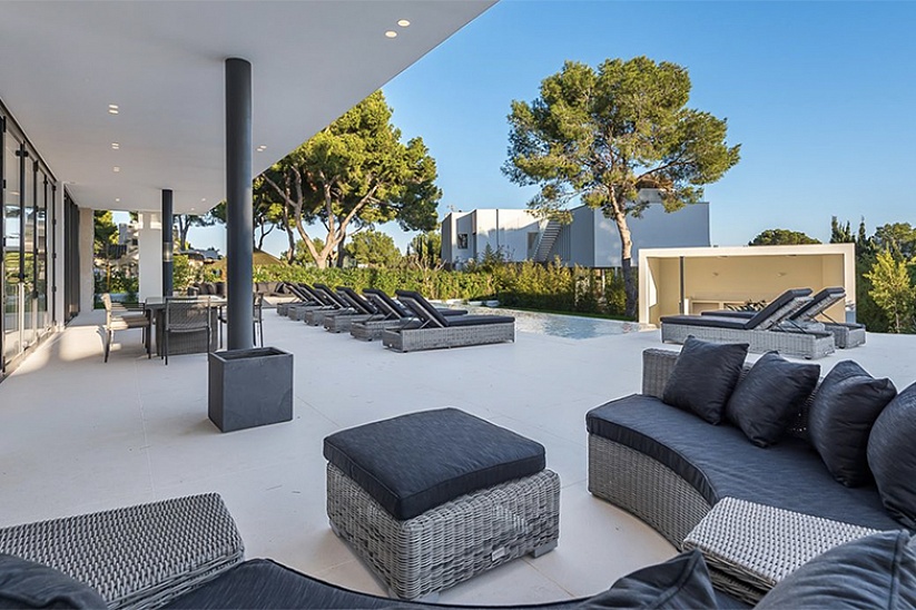 Neue moderne Villa mit Meerblick in Sol de Mallorca.