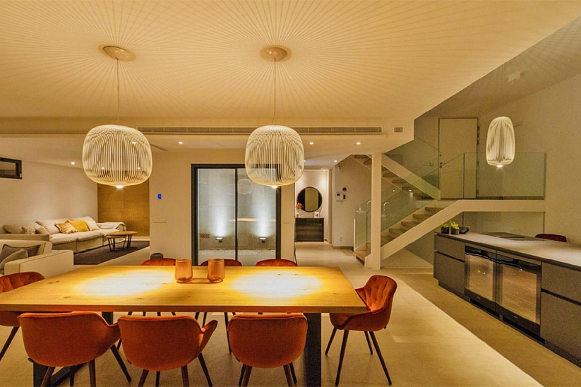 Luxuriöse neue Villa im zeitgenössischen Stil in Etablements