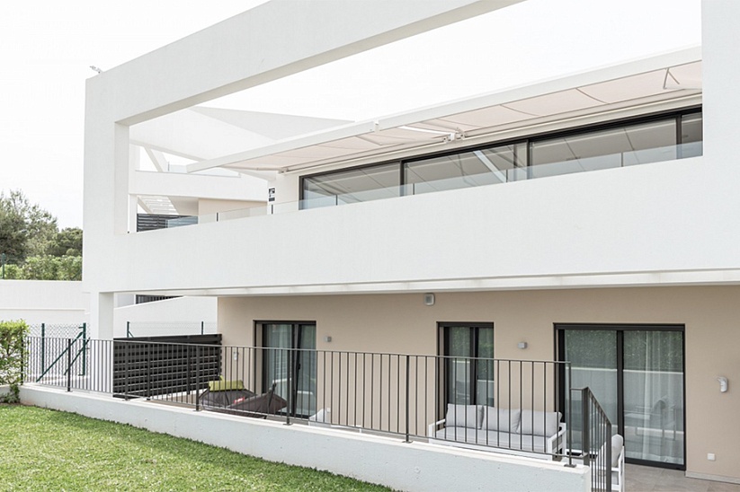 Schickes neues modernes Stadthaus in Cala Vynes