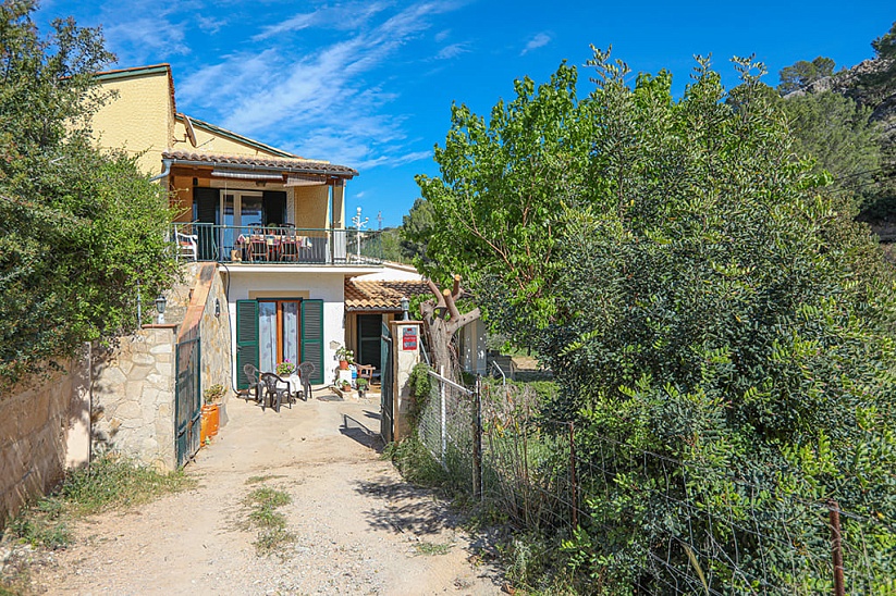Einfamilienhaus mit Garten, nur wenige Gehminuten vom Meer entfernt in Sant Elm