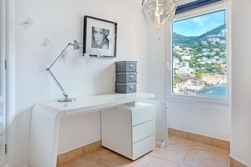 Wohnung zu verkaufen in Port Andratx (Mallorca). Panoramablick auf das Meer. Wohnfläche 104 m²