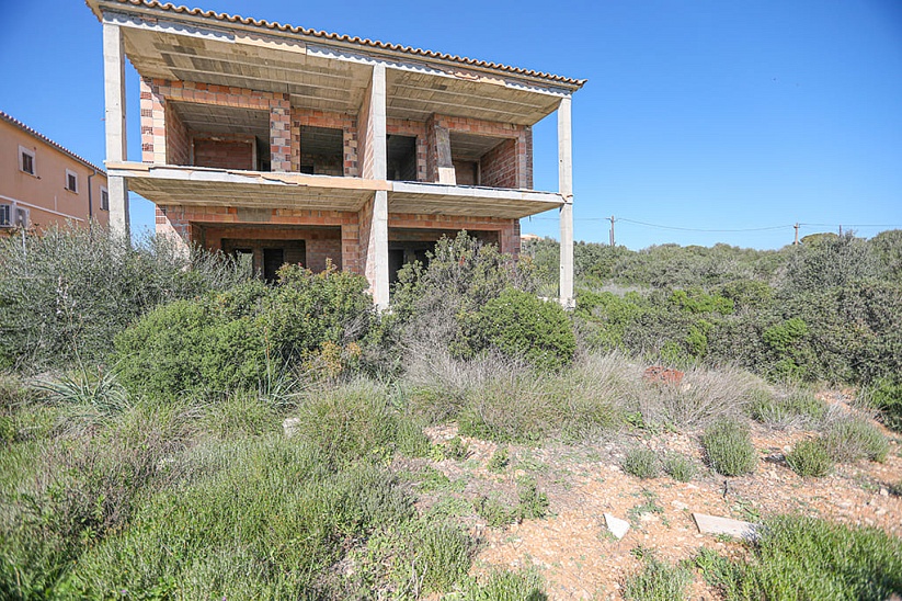Unvollendete Villa mit Meerblick in Cala Pi
