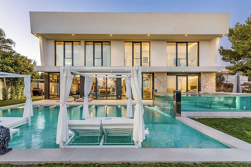 Moderne Designer-Luxusvilla mit einzigartigem Pool und atemberaubender Aussicht in Santa Ponsa
