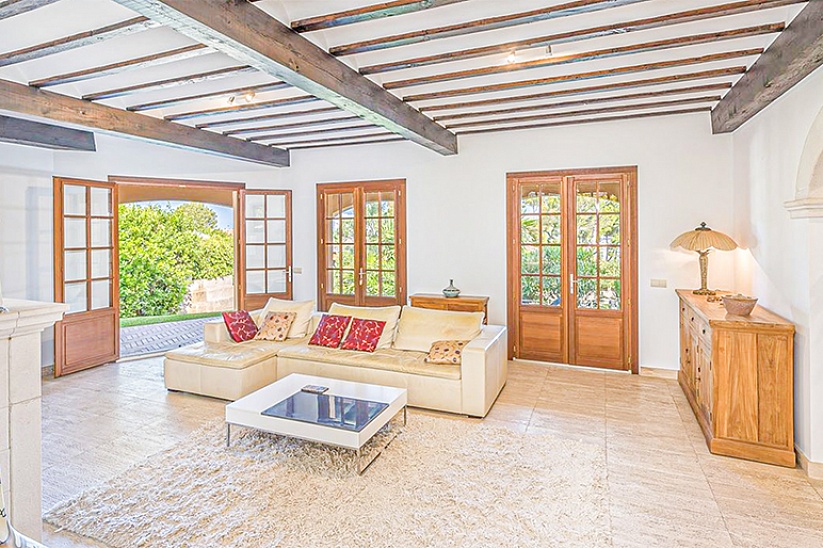 Wunderbare Villa mit teilweisem Meerblick in Santa Ponsa