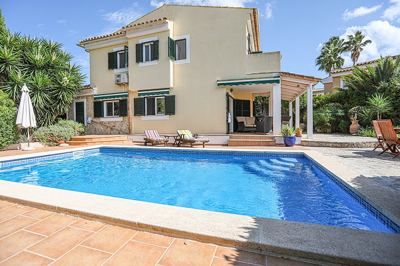 Wunderbare Villa mit Garten und Pool in Calvia