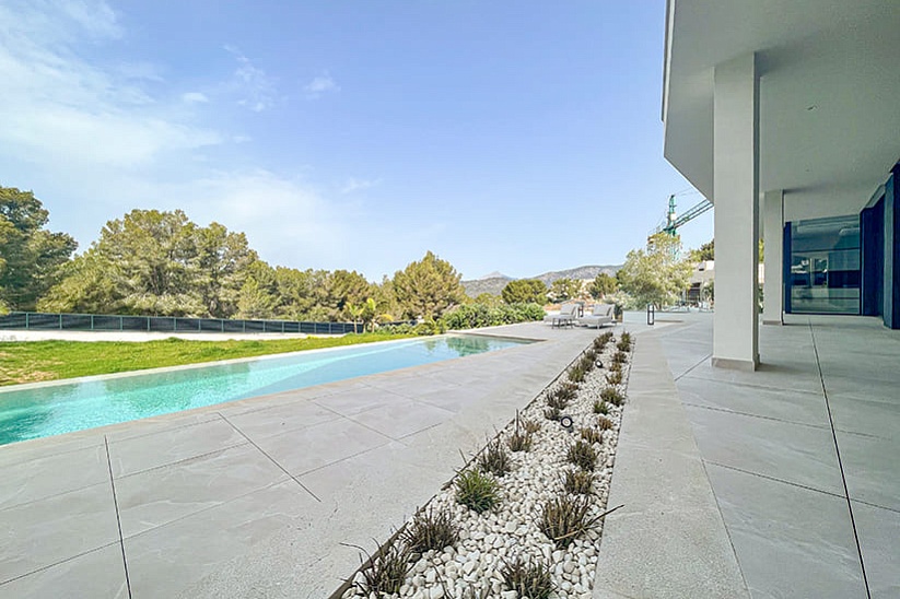 Neue moderne Villa mit teilweisem Meer- und Bergblick in Cala Vines