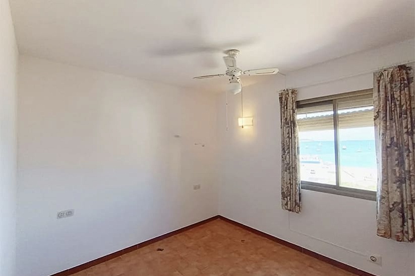 Apartment mit Meerblick zur Renovierung in Palmanova