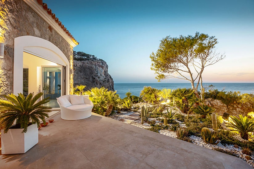 Villa mit atemberaubendem Blick in erster Meereslinie in Port Andratx
