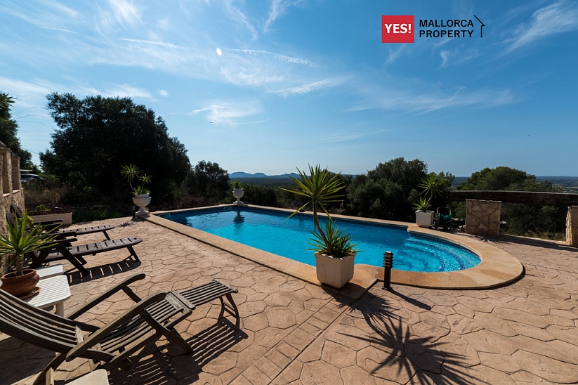 Schöne Finca mit Pool und Panoramablick in der Nähe von Palma