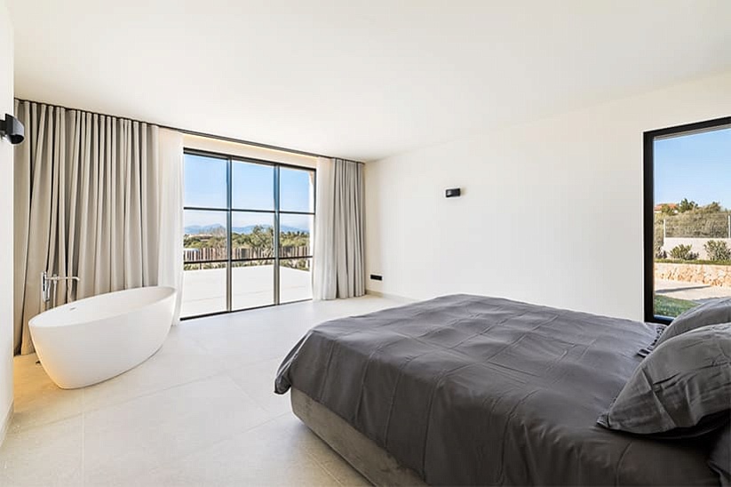 Neue Luxusvilla mit Blick auf die Bucht von Palma in Son Gual