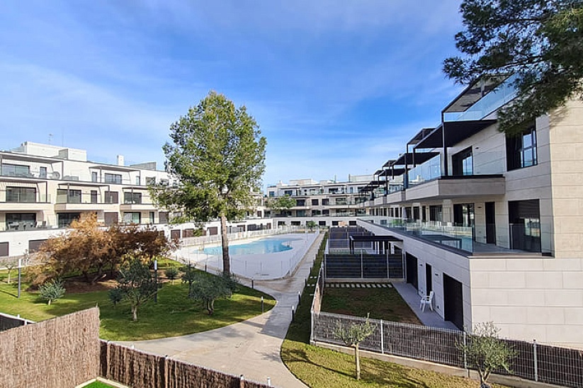 Neue Wohnung in einer prestigeträchtigen Residenz mit Garten und Swimmingpool nahe dem Zentrum von Santa Ponsa