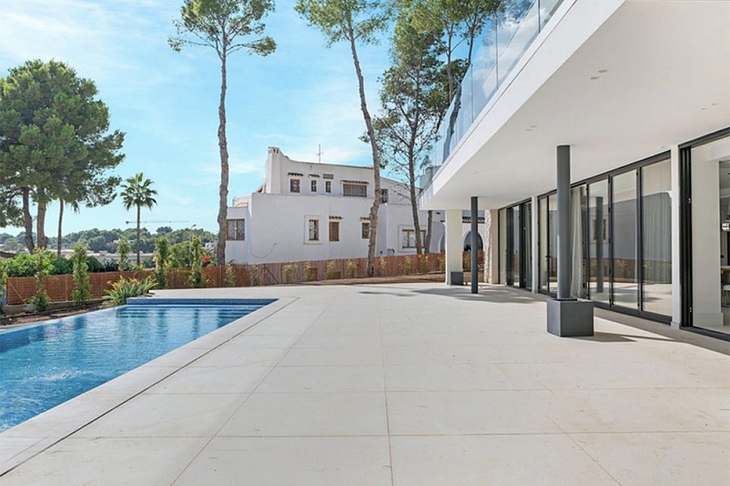 Neue moderne Villa mit Meerblick in Sol de Mallorca.