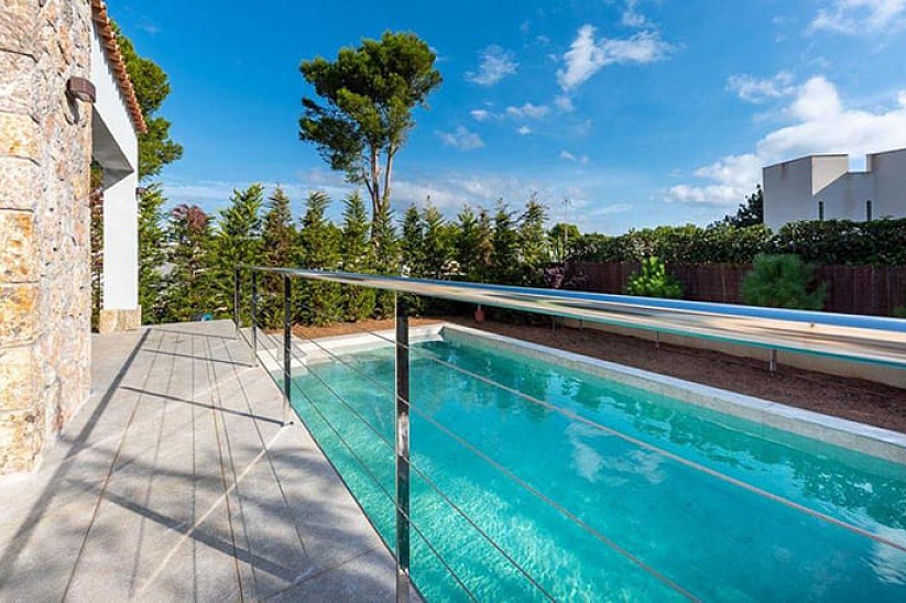 Elegante moderne Villa mit Garten und Pool in El Toro