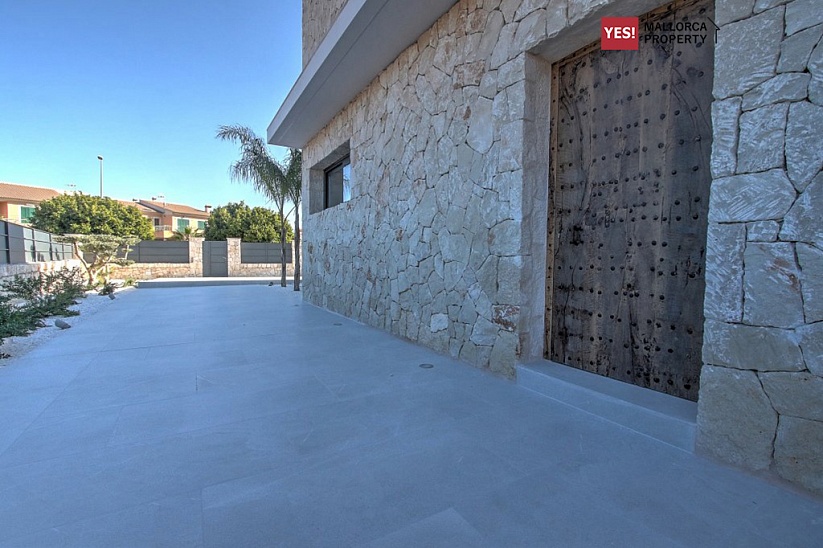 Moderne neue Villa mit Meerblick in Puig De Ros