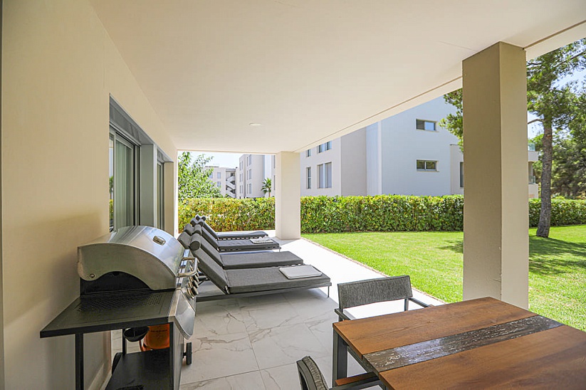 Luxuriöses Apartment mit großem Garten in einer modernen Luxusanlage in Nova Santa Ponsa