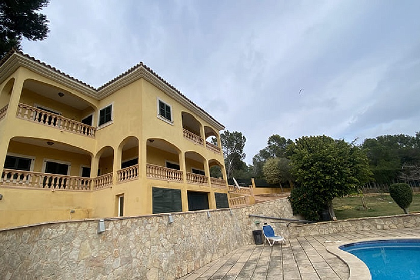 Geräumige Villa mit Pool in Cala Vines