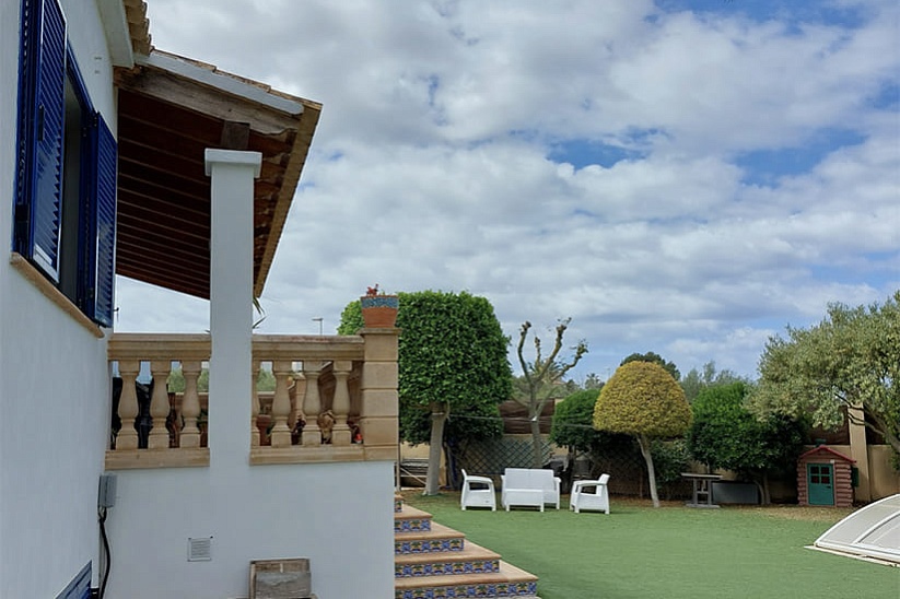 Schöne Familienvilla mit Pool und Garten in Sa Torre