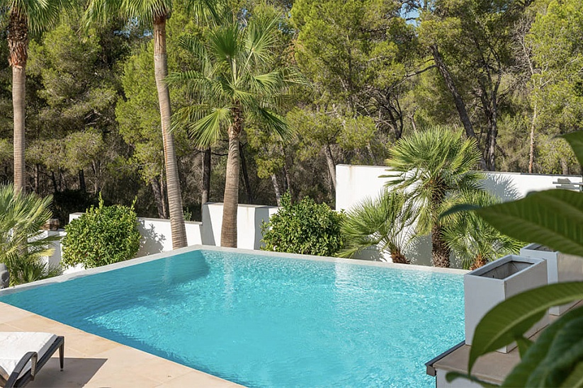 Exquisite Designervilla mit atemberaubendem Meerblick in Cala Vines