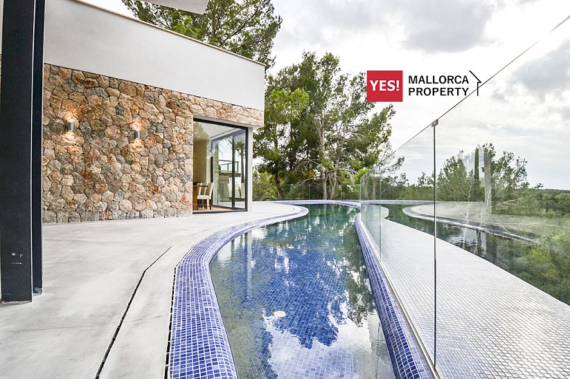 Neue Villa zum Verkauf in Cas Catala. Pool und Panoramablick. Wohnfläche 500 qm