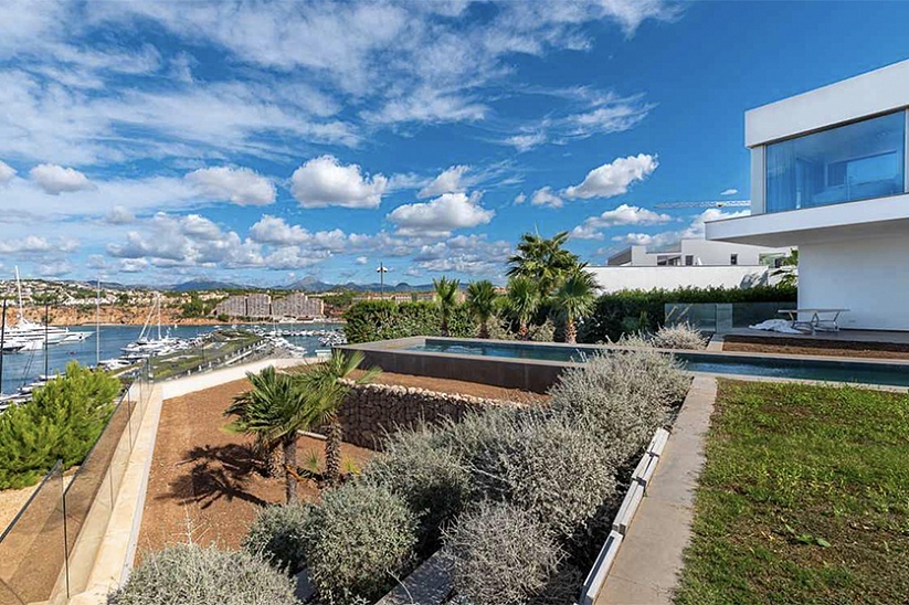 Zu verkaufen neue Villa am Meer in El Toro (Mallorca). Wohnfläche 607 qm