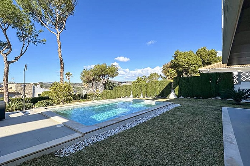 Atemberaubende moderne Villa mit fantastischer Aussicht in Cala Vines