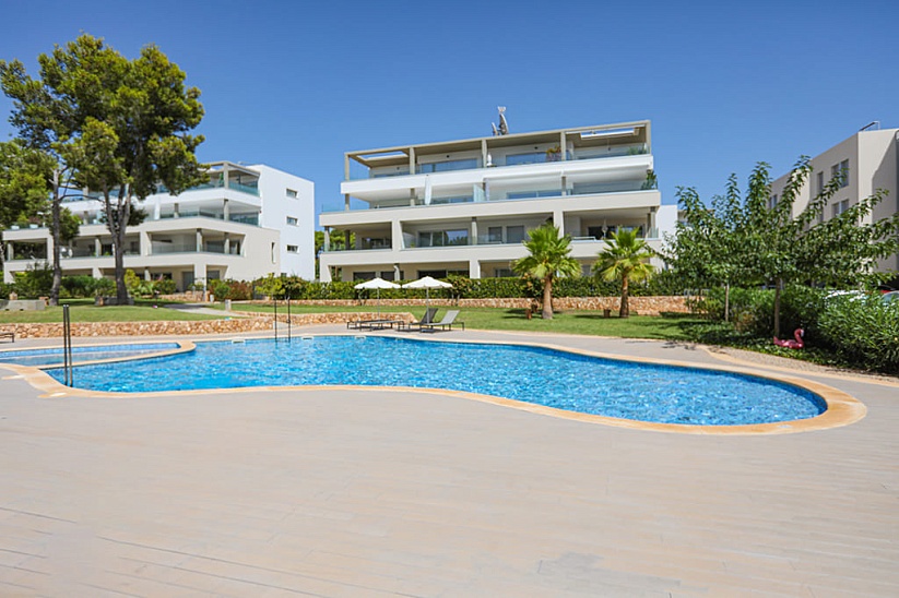 Luxuriöses Apartment mit großem Garten in einer modernen Luxusanlage in Nova Santa Ponsa