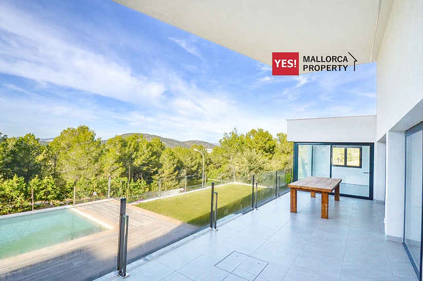 Verkauft wird eine neue Villa in Cala Vinyes (Mallorca). Mit Pool und Garten. Wohnfläche 240 qm