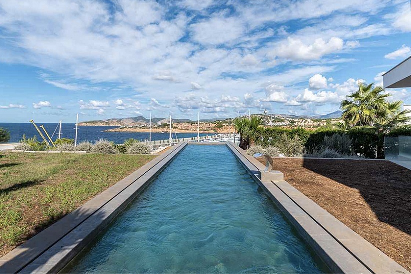 Zu verkaufen neue Villa am Meer in El Toro (Mallorca). Wohnfläche 607 qm