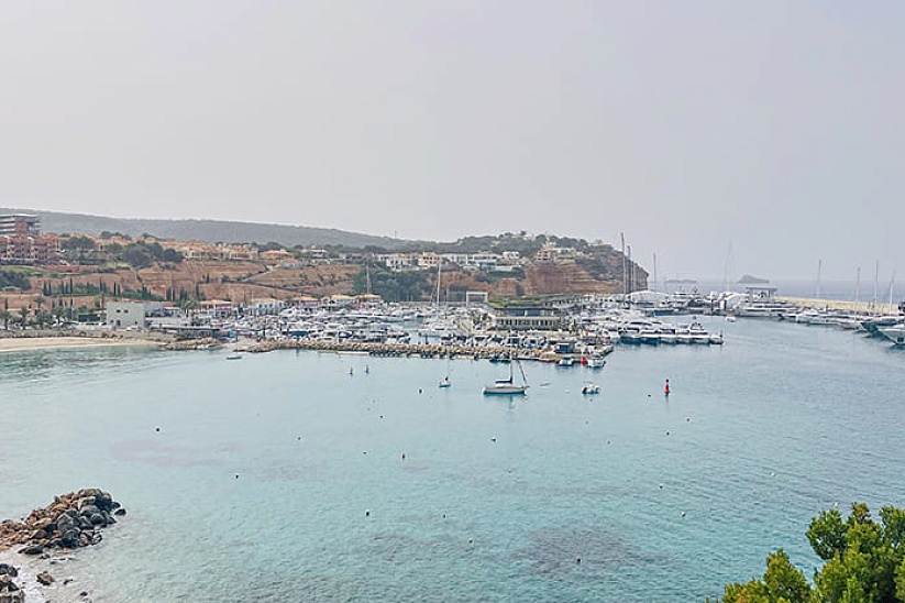 Apartment in erster Meereslinie in Port Adriano, El Toro