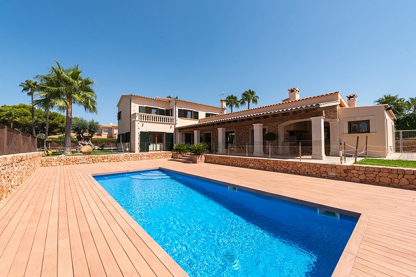 Schöne Villa mit Garten und Pool in einer ruhigen Gegend in Maioris