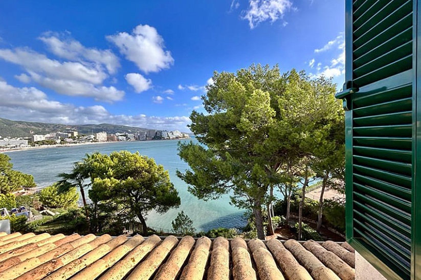 Ausgezeichnete Maisonette mit Panoramablick auf das Meer in Cala Vines
