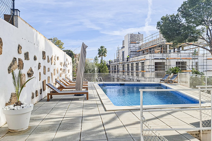 Helles Apartment mit direktem Meerblick in einer Wohnanlage in Cas Catala