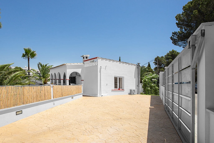 Neue Villa im modernen Stil in einer ruhigen Gegend an der Costa de la Calma