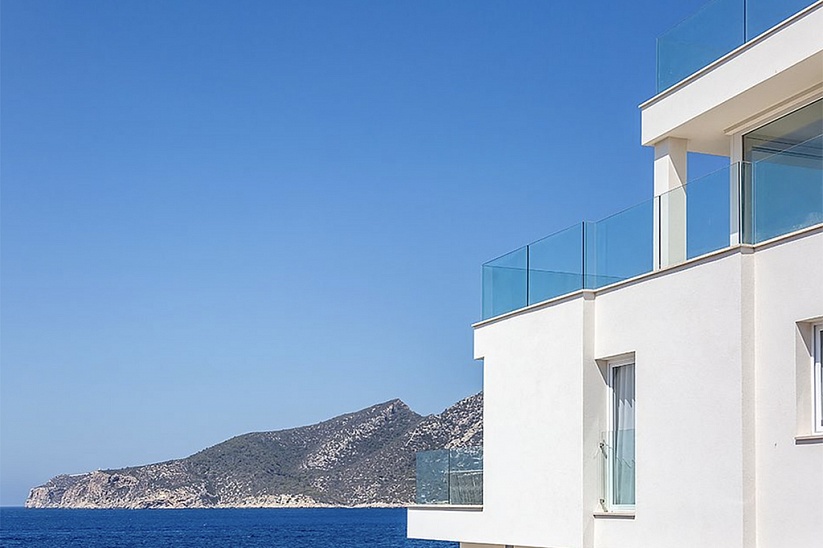 Neues Penthouse in der ersten Reihe mit Panoramablick auf das Meer in Sant Elm