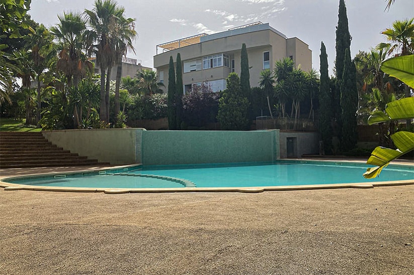 Helle, moderne Wohnung in einer prestigeträchtigen Anlage mit Garten und Swimmingpool in San Agusti