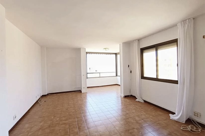 Apartment mit Meerblick zur Renovierung in Palmanova