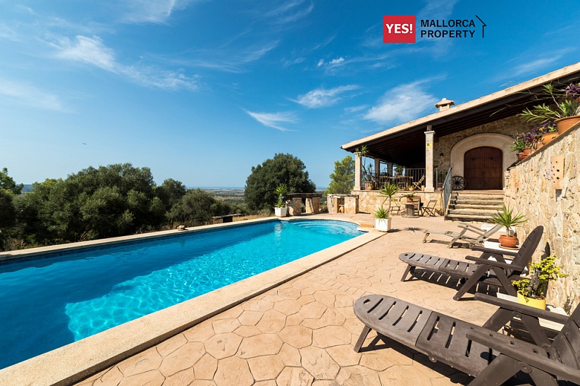 Schöne Finca mit Pool und Panoramablick in der Nähe von Palma