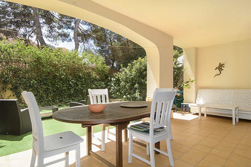 Schöne Wohnung mit Garten in einer schönen Residenz in Puig de Ros