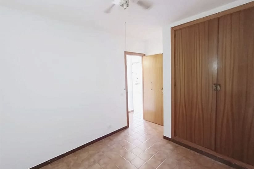 Apartment mit Meerblick zur Renovierung in Palmanova